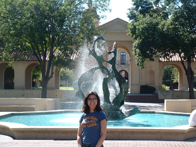 02 Sharmin at the White Plaza